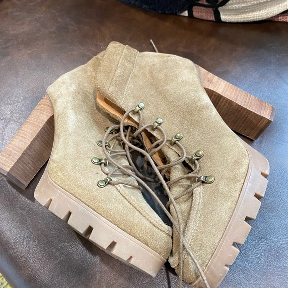 Jessica Simpson high heel suede boots - Picture 2 of 6